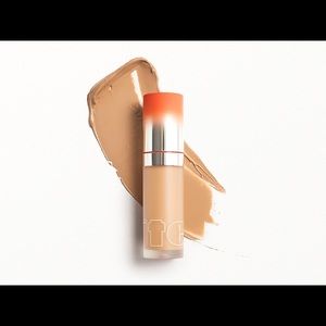 Item by Addison Rae Air Hug Concealer